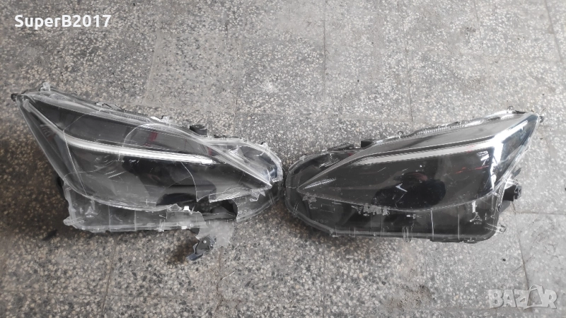 Продавам - оригинални ляв и десен фар за Тойота Ярис Крос за ремонт или части, снимка 1