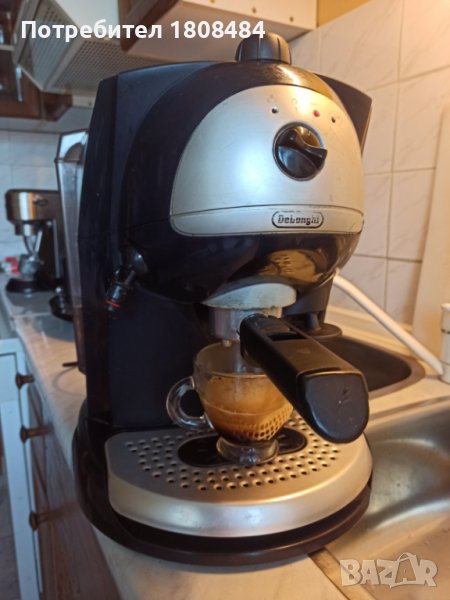 Кафе машина Делонги с ръкохватка с крема диск, италианска, работи отлично , снимка 1