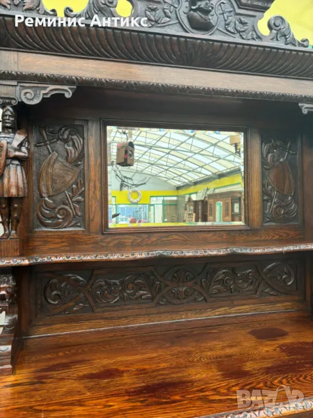 Викториански бюфет от дъб с шкаф, дърворезба и огледало, снимка 1