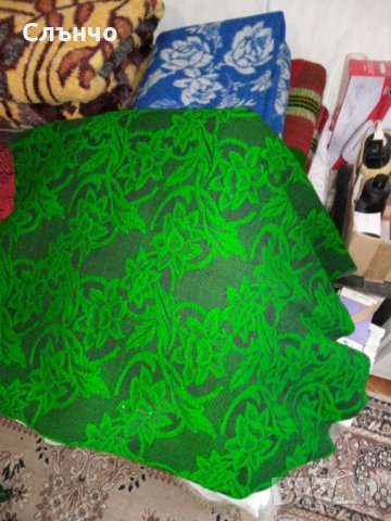 Зелен и червен яхрам,ковертюра червена, снимка 3 - Олекотени завивки и одеяла - 42894350