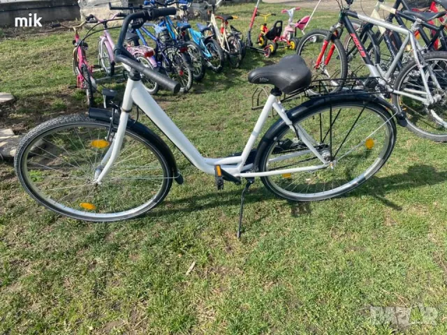 Бял велосипед с дамска рамка 28 цола