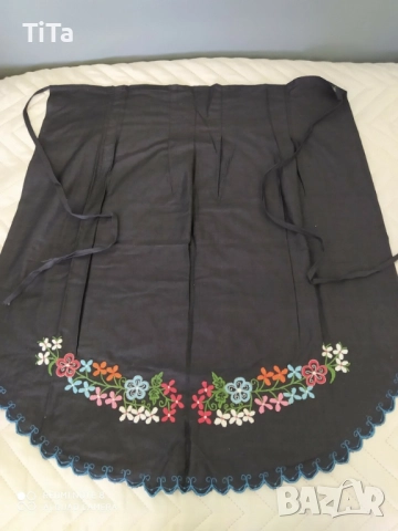 Автентични бродирани престилки от памучен сатен, снимка 2 - Антикварни и старинни предмети - 52063408