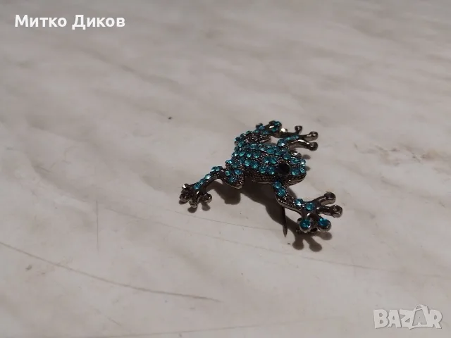 Брошка фризьорска гребен и ножица нова и жаба с камъчета, снимка 5 - Фризьорски принадлежности - 56033386