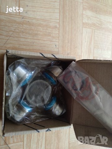 Каре за кардан Toyota Hilux, Hiace, Tundra 043710k082, снимка 2 - Части - 40291830