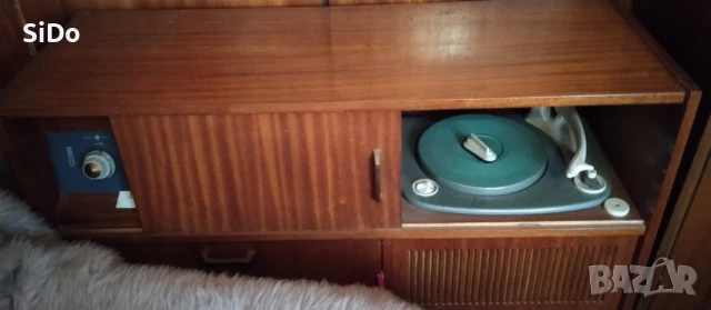 Радио грамофон Лира10 от 1969г, снимка 2 - Грамофони - 50710775