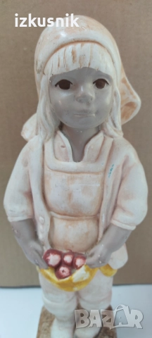 Момиче с кошница – изразителна авторска фигура, снимка 2 - Колекции - 52200466