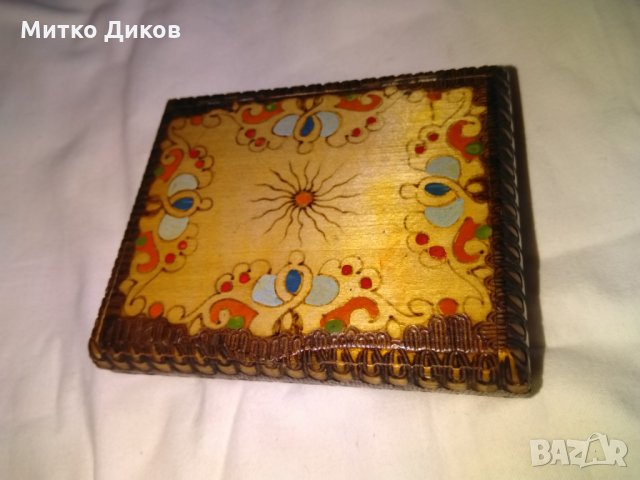 Дървена кутия хенд мейд пирографирана рисувана -става за карти-105х85х25мм