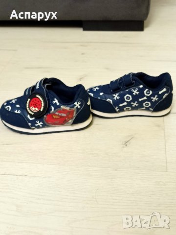 Детски олекотени маратонки Маккуин с лепки 21 номер, снимка 3 - Детски маратонки - 42766103