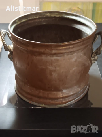 Съд кашпа в кръгла форма