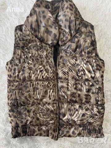Стилен модерен дамски елек. Марка AMN, оригинален. Размери S-M. Цена 40€., снимка 3 - Жилетки - 53899859