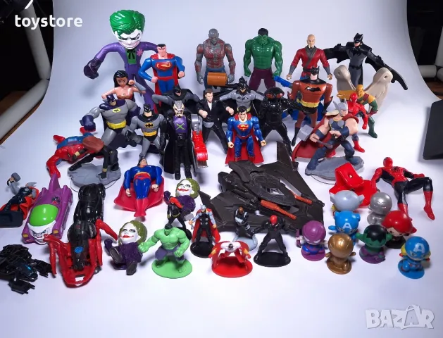 Над 40 Екшън фигурки / играчки Батман Спайдърмен и др