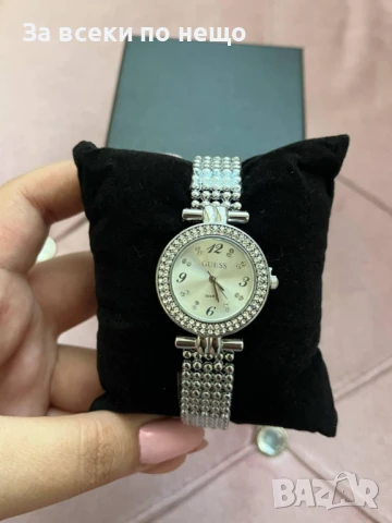 Guess Дамски Часовник С Кутия - Златист Или Сребрист Код VF10, снимка 4 - Дамски - 50982388