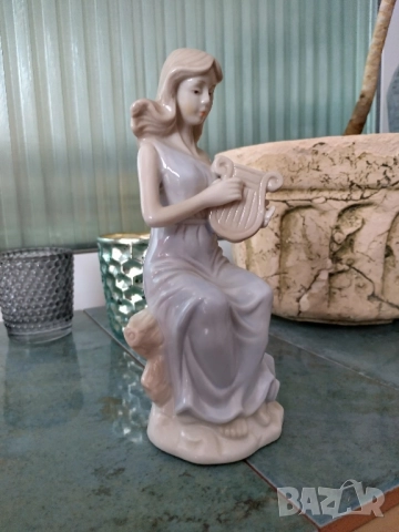 порцеланова статуетка на жена с арфа от Италия , снимка 4 - Колекции - 51876185