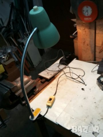 Настолна лампа с гъвкаво рамо, снимка 3 - Настолни лампи - 34361479