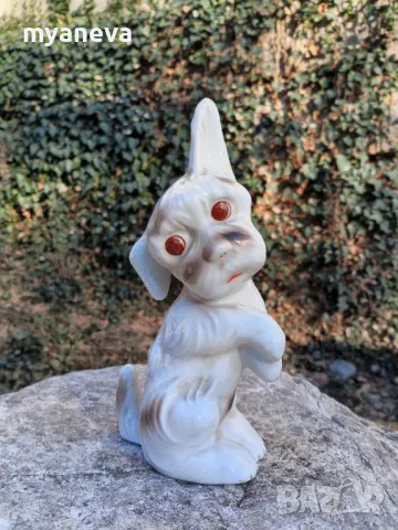 Порцеланова, руска статуетка на куче от 1960 г. 