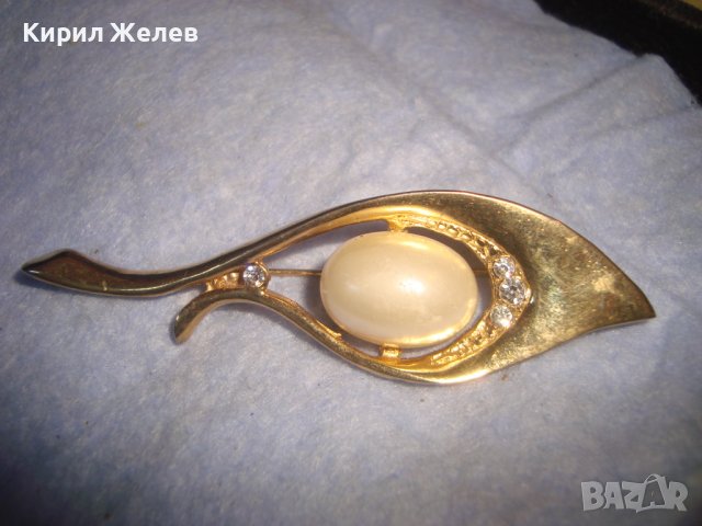 КРАСИВА ЕЛЕГАНТНА ЛИСТОВИДНА АРТ ДЕКО ПОЗЛАТЕНА ПЕРЛЕНА ВИНТИДЖ БРОШКА с ЦИРКОНИ 21647, снимка 3 - Други - 37395574