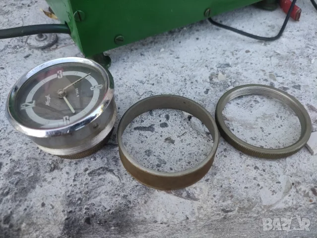 Продавам оригинален германски механичен автомобилен часовник Kienzle 8 Tage от 50-те години., снимка 3 - Части - 55709125