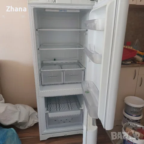 продавам хладилник Индезит, снимка 2 - Хладилници - 56409175