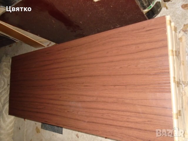 Продавам  врати нови 