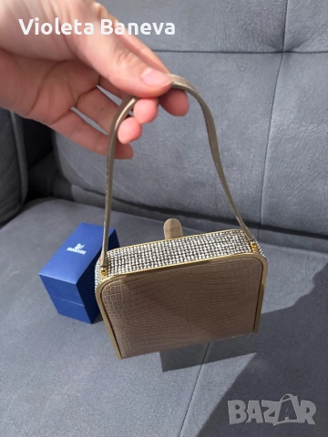 оригинален лимитиран, винтидж комплект Swarovski, включващ елегантна дамска чанта и гривна, снимка 2 - Бижутерийни комплекти - 53306797