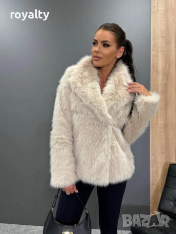 Дамско бежово пухкаво палто