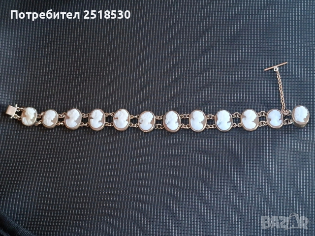 Старинна гривна с камеи