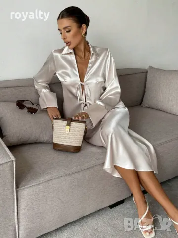 Елегантен сатенен комплект в кайсиев цвят 