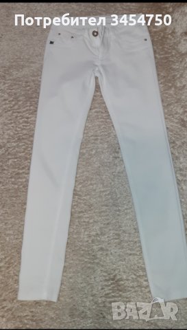Бял еластичен панталон