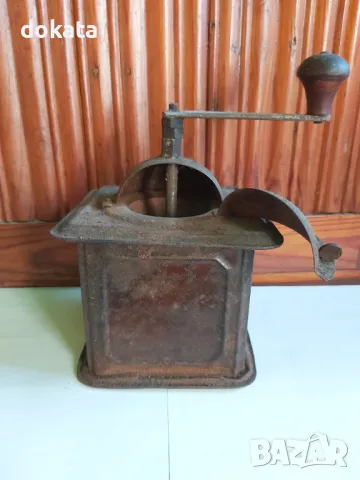 Стара кафемелачка, снимка 3 - Антикварни и старинни предмети - 48715752