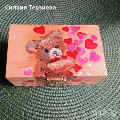 Ръчно изработена дървена кутия Love bear 
