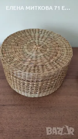 Плетена кутия с букет изкуствени рози на капака, снимка 4 - Изкуствени цветя - 50421585