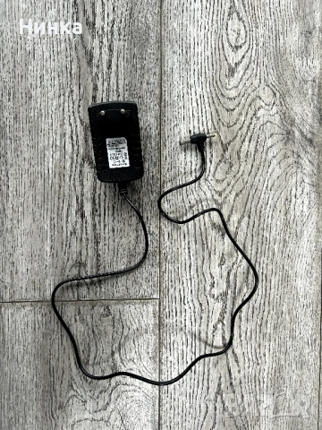 Универсален адаптер 9V-1.5A