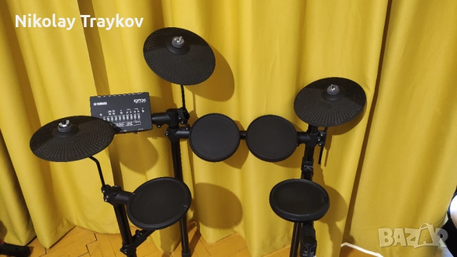 Електронни барабани Yamaha DTX в комплект със стол и палки