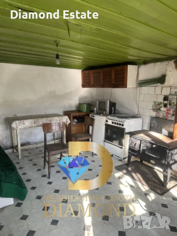 Едноетажна къща с двор в село Златна ливада, общ. Чирпан, снимка 6 - Къщи - 52872827