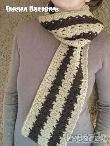 Ръчно плетен дамски шал кафяво и бяло, снимка 3 - Шапки - 51932484