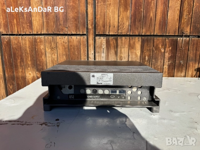 Тунер universum , снимка 2 - Ресийвъри, усилватели, смесителни пултове - 52540984