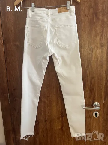 Бели дънки Stradivarius XS/34, снимка 2 - Дънки - 56261403