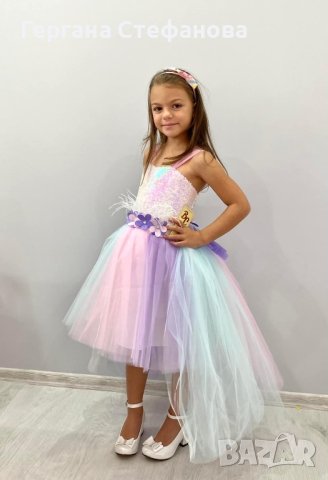 Отново налична  Нежна рокля с пера и пайети  Размери -98,104,110,116,128,134,140 Цена -59 лв