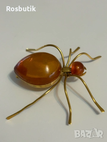 Съветска винтидж позлатена брошка с Кехлибар 