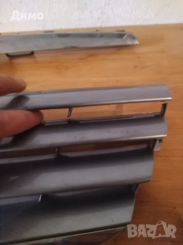 решетка мерцедес Ц класа лайсна mercedes c klasa , снимка 3 - Части - 48371322