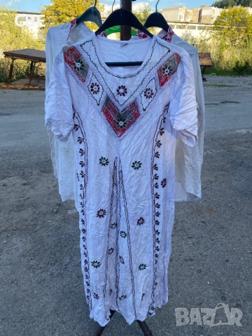 Рокля с бродерия