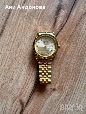 Дамски часовник жълто злато