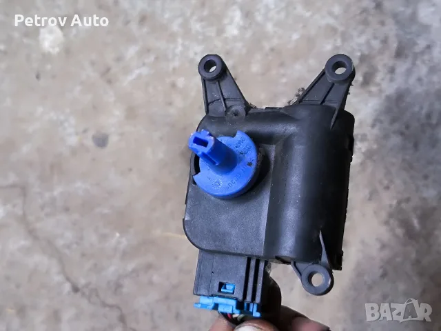Моторче клапи парно за Ауди А4 Б6 Б7 Audi A4 B6 B7 8E1820511D, снимка 2 - Части - 56484919