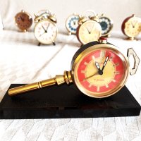 Часовник будилник Слава ключът за Москва работещ, снимка 1 - Антикварни и старинни предмети - 44322839