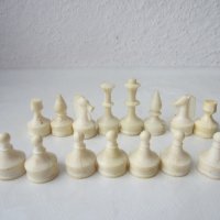 Стари  фигури за шах 32 броя, цар 4 см, снимка 2 - Антикварни и старинни предмети - 31105620