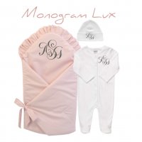 Monogram Lux - Комплект за изписване - 3 части с одеялце Ruffles, снимка 1 - Комплекти за бебе - 37532440