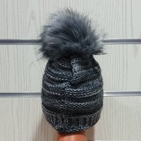 Нова дамска плетена шапка сив меланж с помпон/пух, снимка 4 - Шапки - 30963330