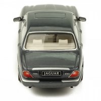 JAGUAR XJ8 X308 1998 - мащаб 1:43 на IXO моделът е нов в PVC дисплей-кейс, снимка 8 - Колекции - 40121388