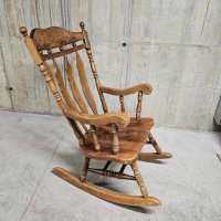 Уникален люлеещ стол в Ретро стил, снимка 1 - Столове - 42764705