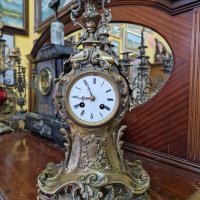 Красив голям антикварен френски бронзов каминен часовник , снимка 2 - Антикварни и старинни предмети - 39965563